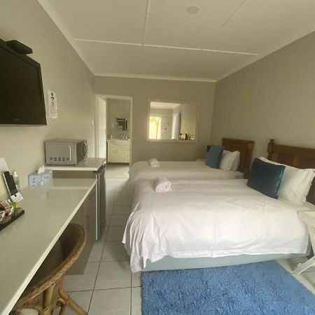Busa Guest House Ист-Лондон Экстерьер фото