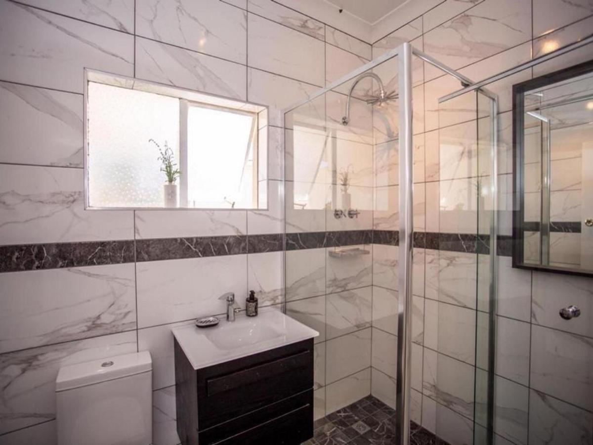 Busa Guest House Ист-Лондон Экстерьер фото